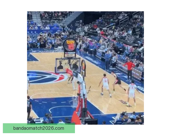 杨瀚森6分4篮板遭恶意抱摔裁判判罚引球迷狂嘘